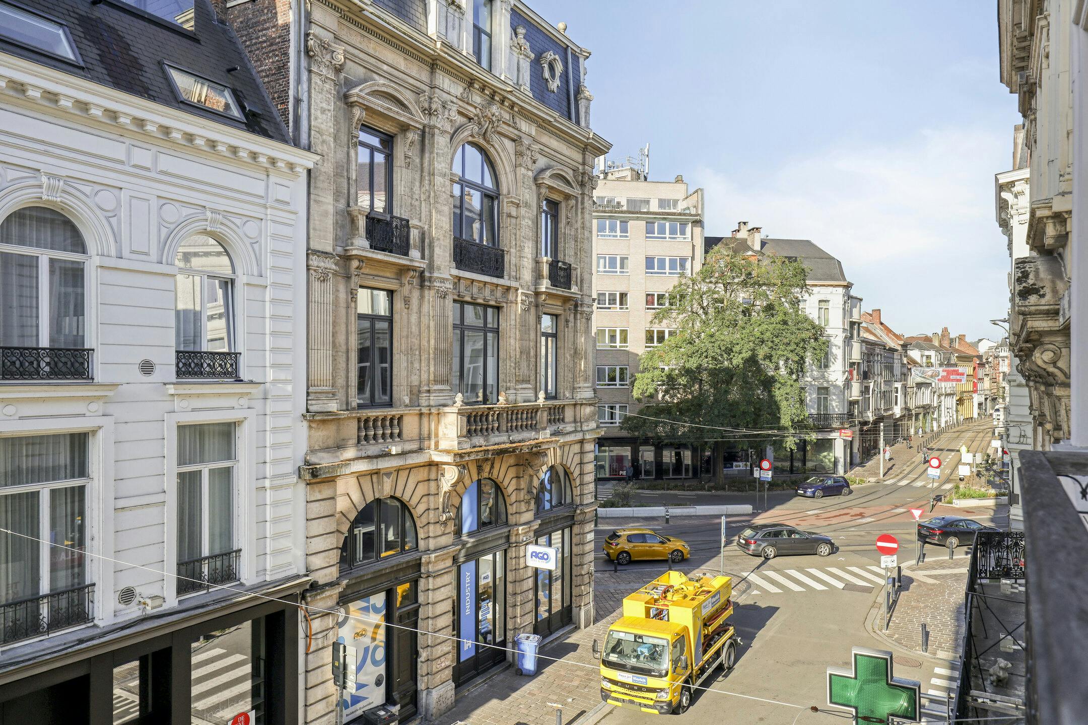 Hoofdfoto van de publicatie: Instapklare studio in het bruisend hart van Gent