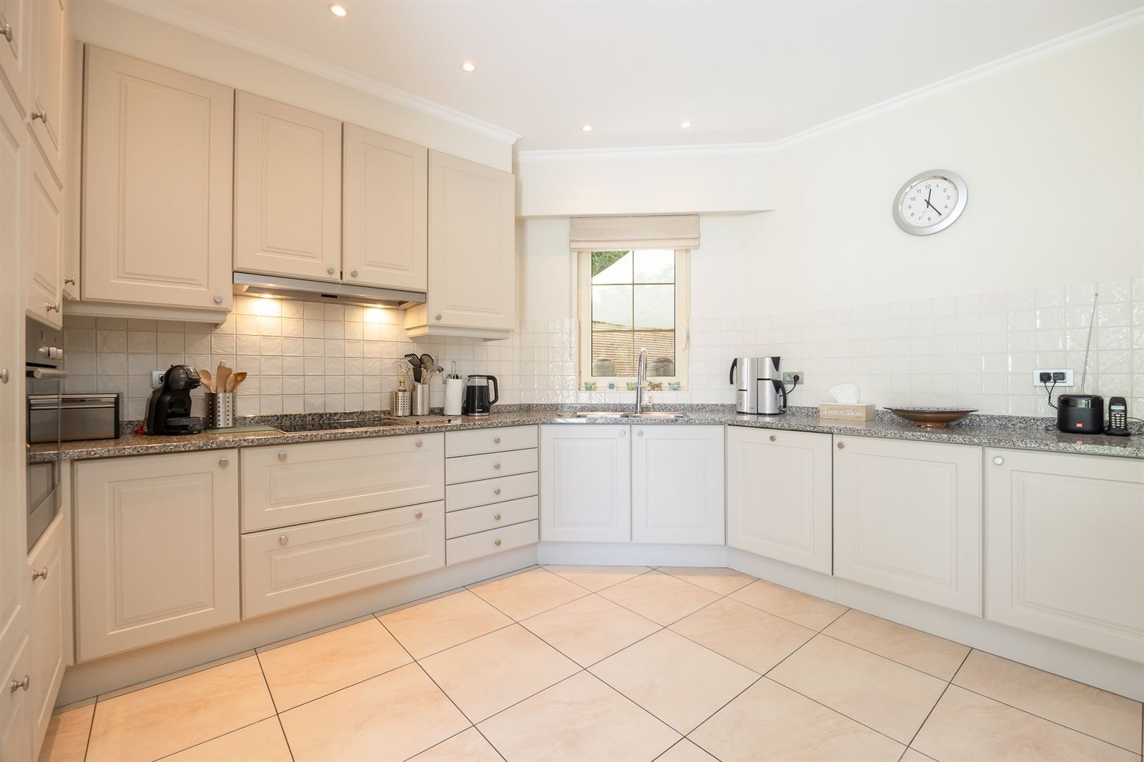 Een moderne villa met 4 ruime SLKS  nabij het centrum van Heide- Kalmthout. foto 11