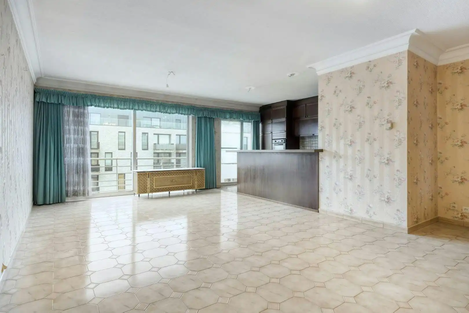 Appartement te koop in Hoboken met 2 slaapkamers, terras en autostaanplaats. foto 5