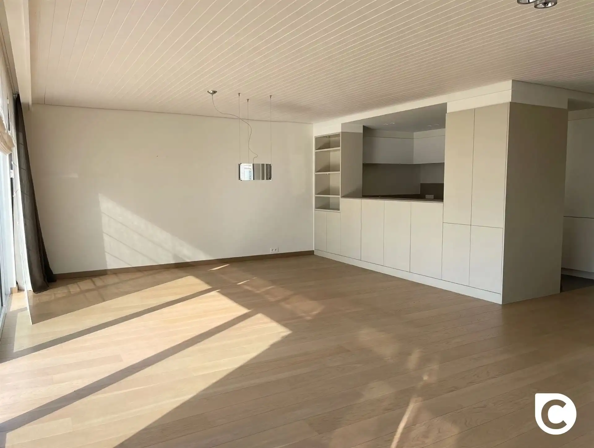 Ruim en licht verzorgd 2-slp appartement met terrassen foto 2