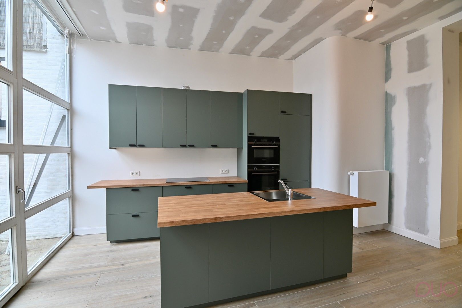 Instapklare herenwoning in het hartje van Sint-Truiden met 6 slaapkamers foto 5
