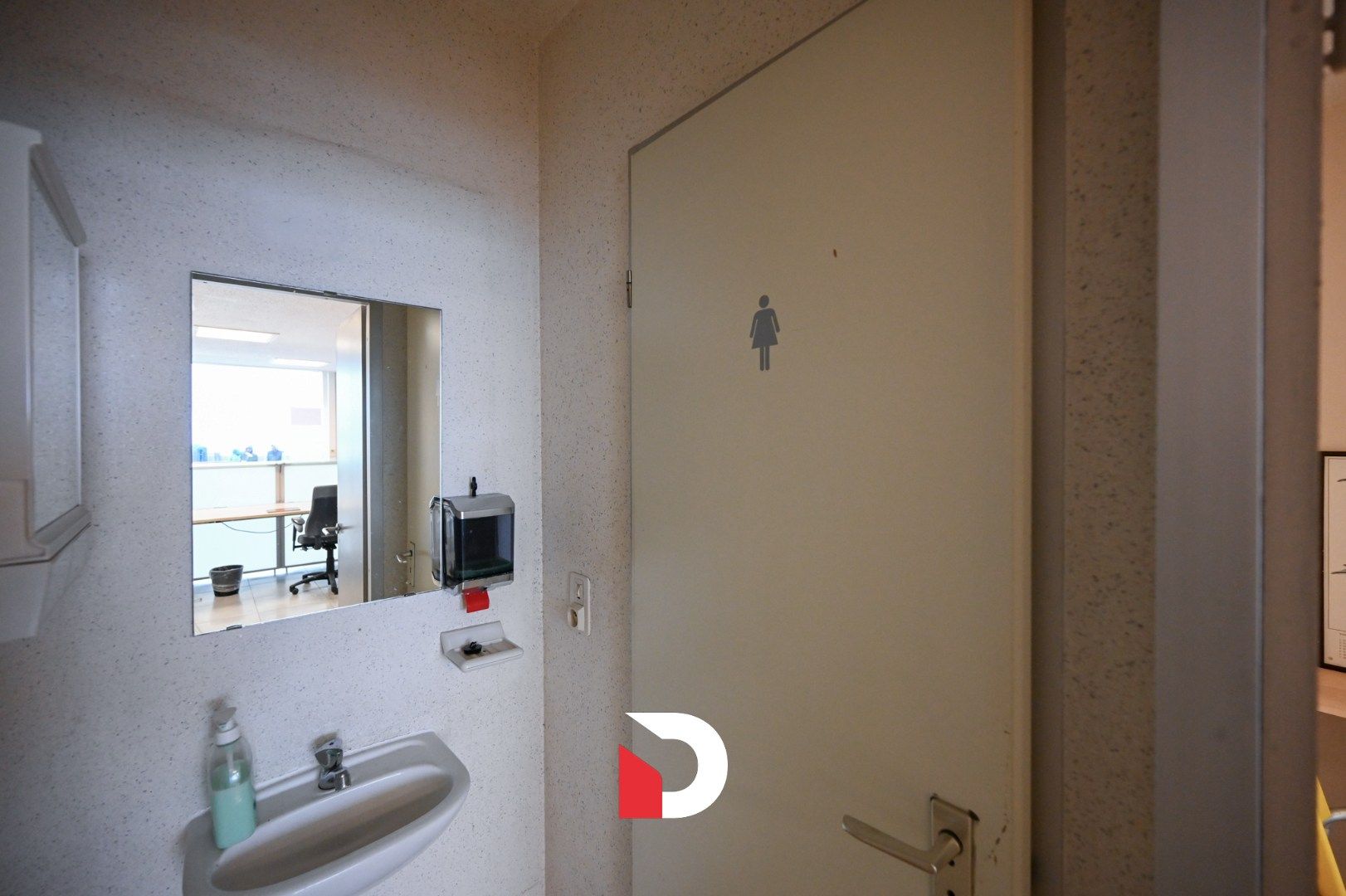 Handelsruime/Kantoor op de Zeedijk te Middelkerke foto 13