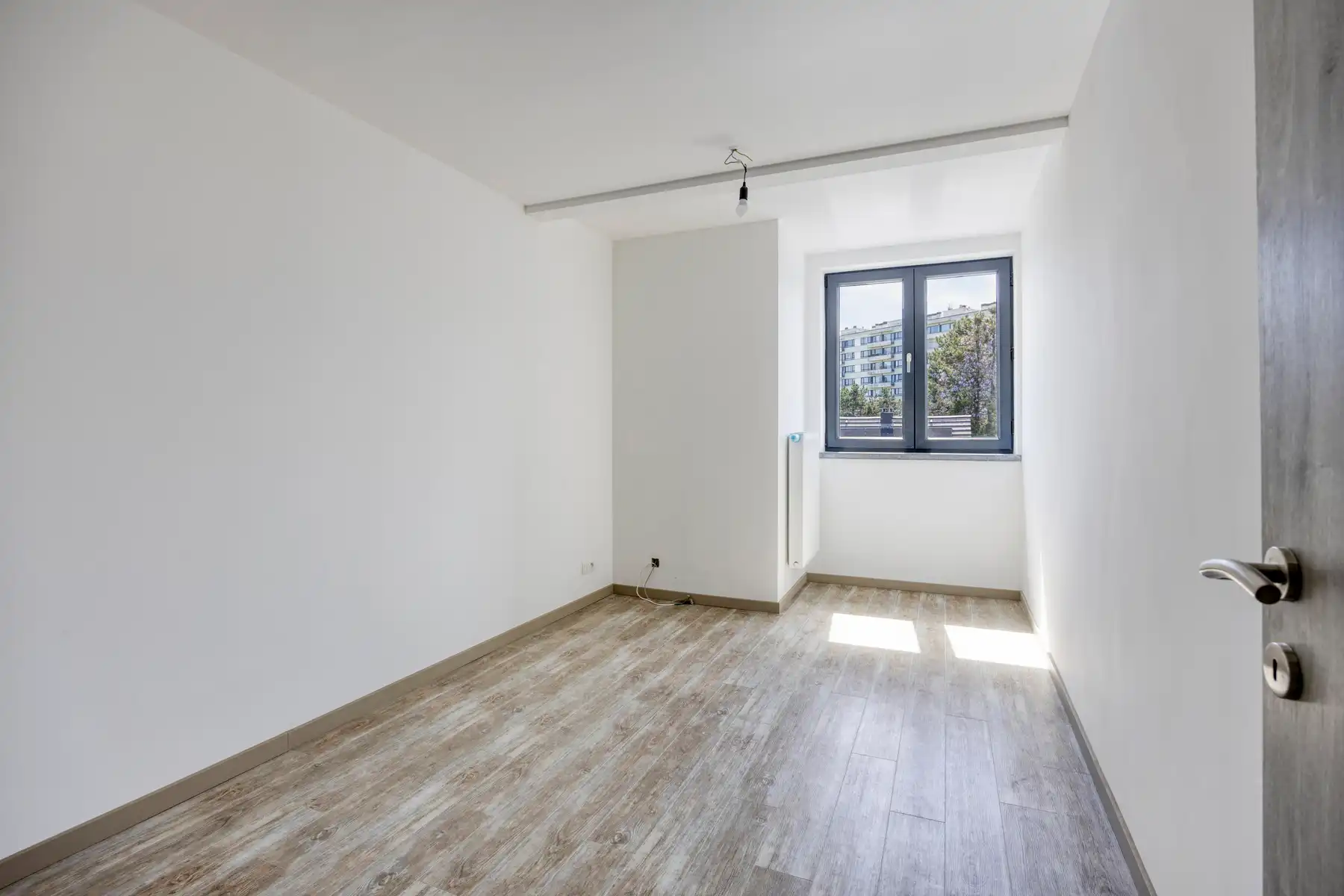 Nieuwbouw triplex met 4 slaap- en badkamers, tuin en parking foto 14