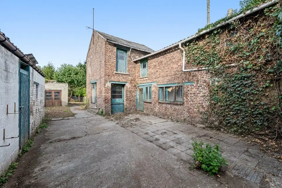 TE RENOVEREN GEZINSWONING MET VEEL POTENTIEEL IN HET LANDELIJKE MONTENAKEN foto 7