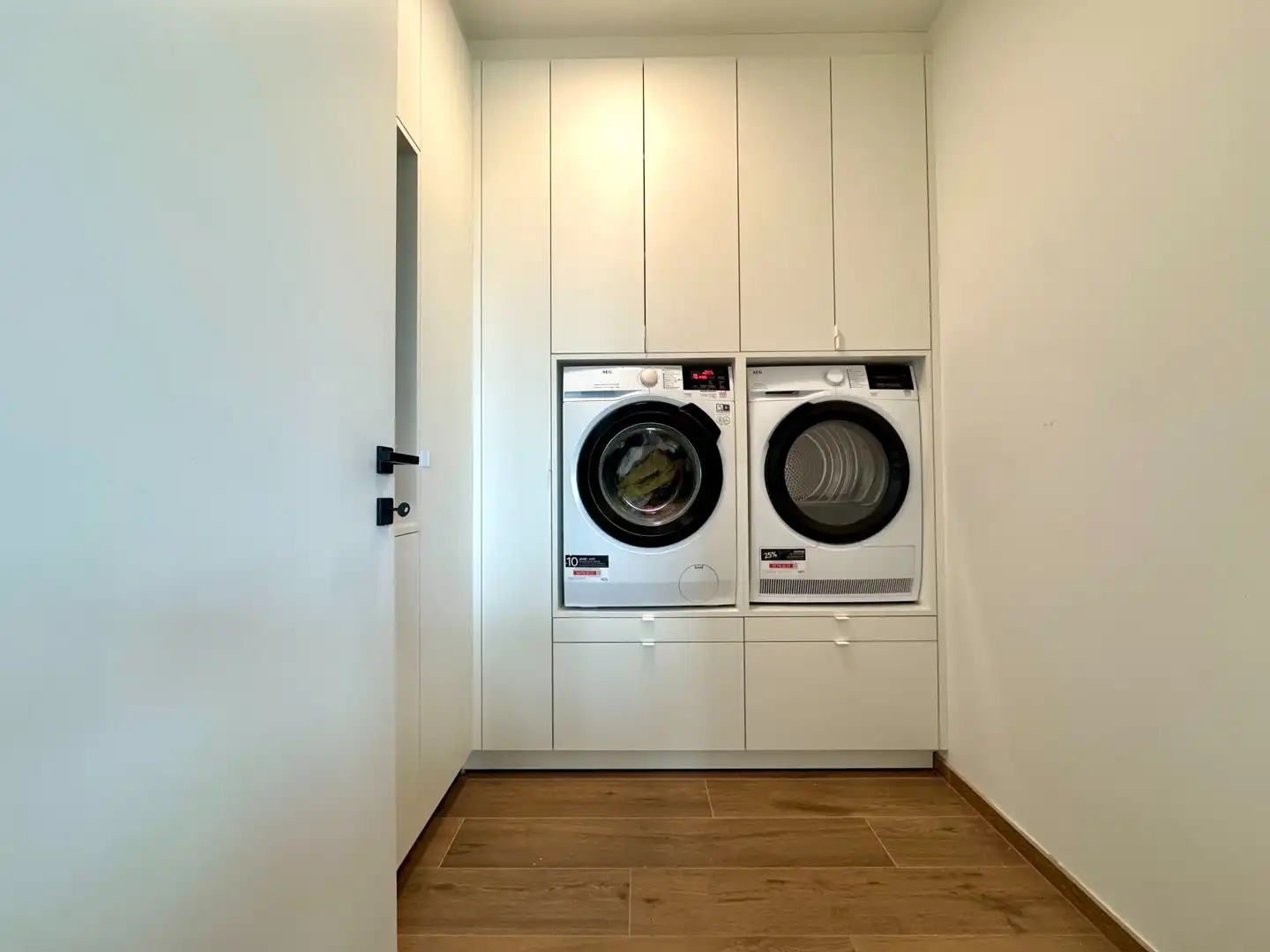 Luxe gelijkvloers appartement met 2 slaapkamers én tuin te huur foto 14