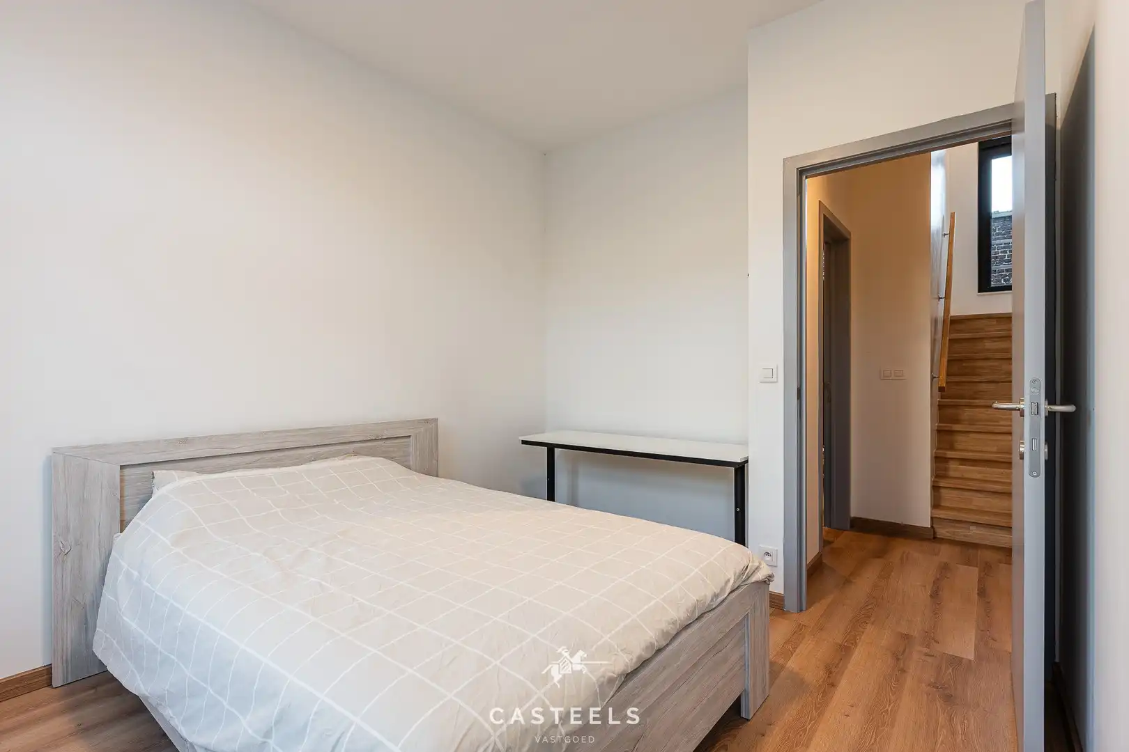 Recent gerenoveerde woning met 5 slpk, koer en terras te Gent foto 16