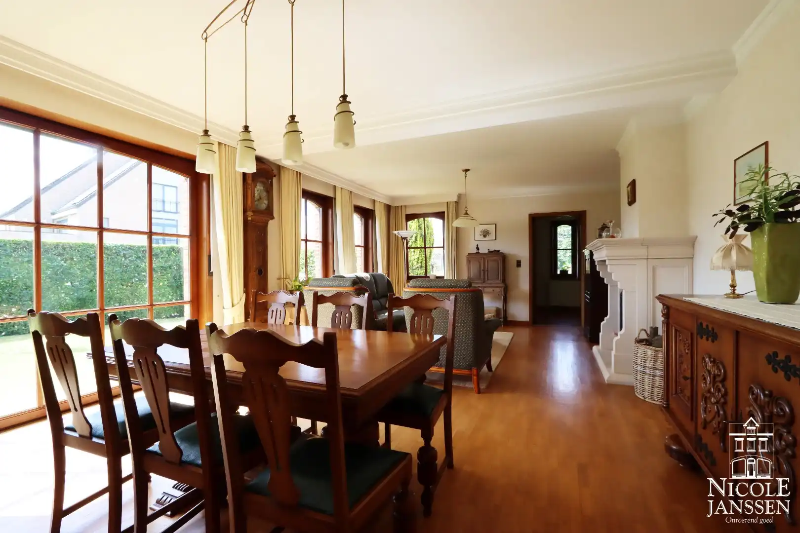 Instapklare en ruime gezinswoning met garage en diepe tuin in het gezellige Beek foto 9