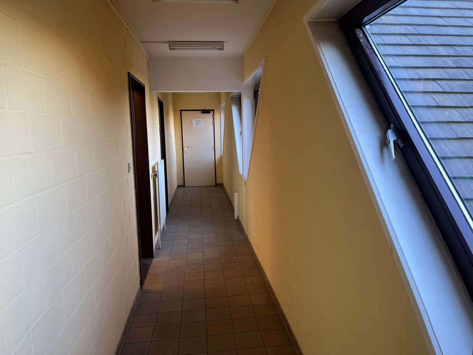 Opsplitsbare polyvalente handelsruimte met parking foto 19