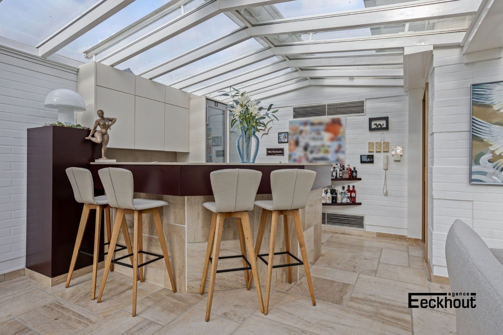 Luxe villa in De Haan met binnenzwembad, 4 slaapkamers, gerenoveerd in 1991, EPC-waarde 222.00, energielabel C, 2 badkamers, 2 garages, perceeloppervlakte 8013  foto 9