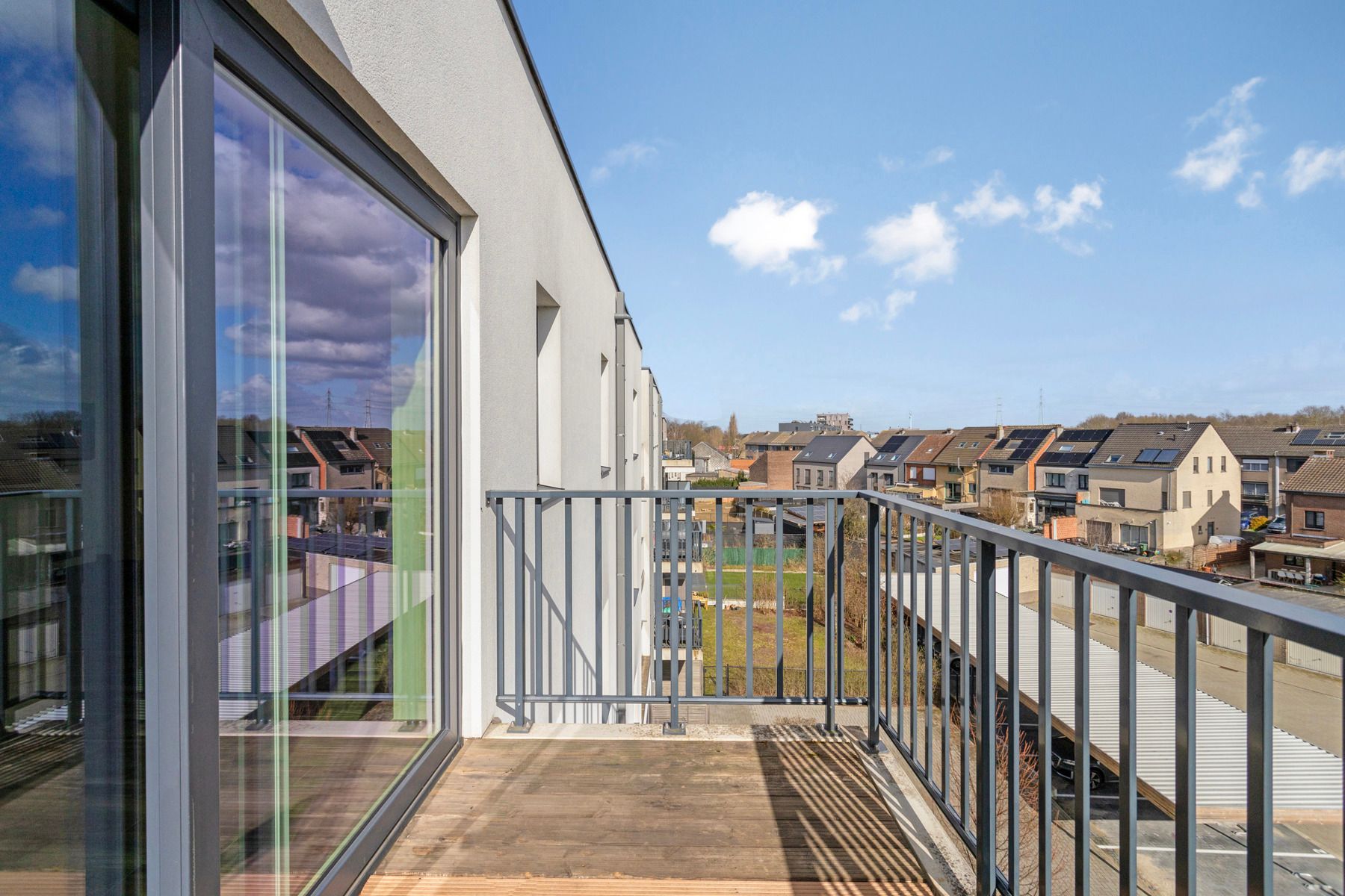 Appartement met 2 kamers, zonnig terras, kelder & parking! foto 2