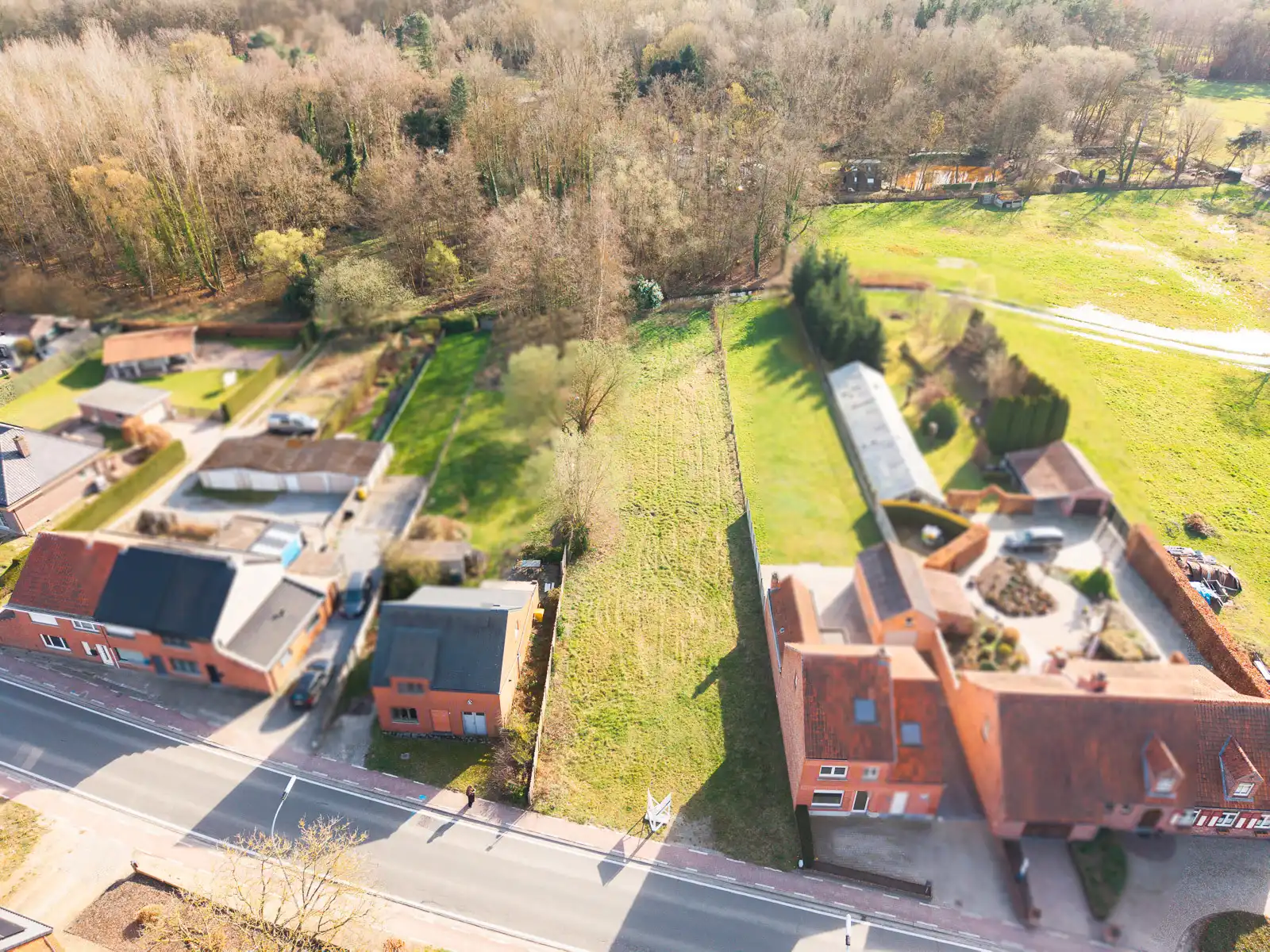 Ruime bouwgrond van 15a in het groen  foto {{pictureIndex}}