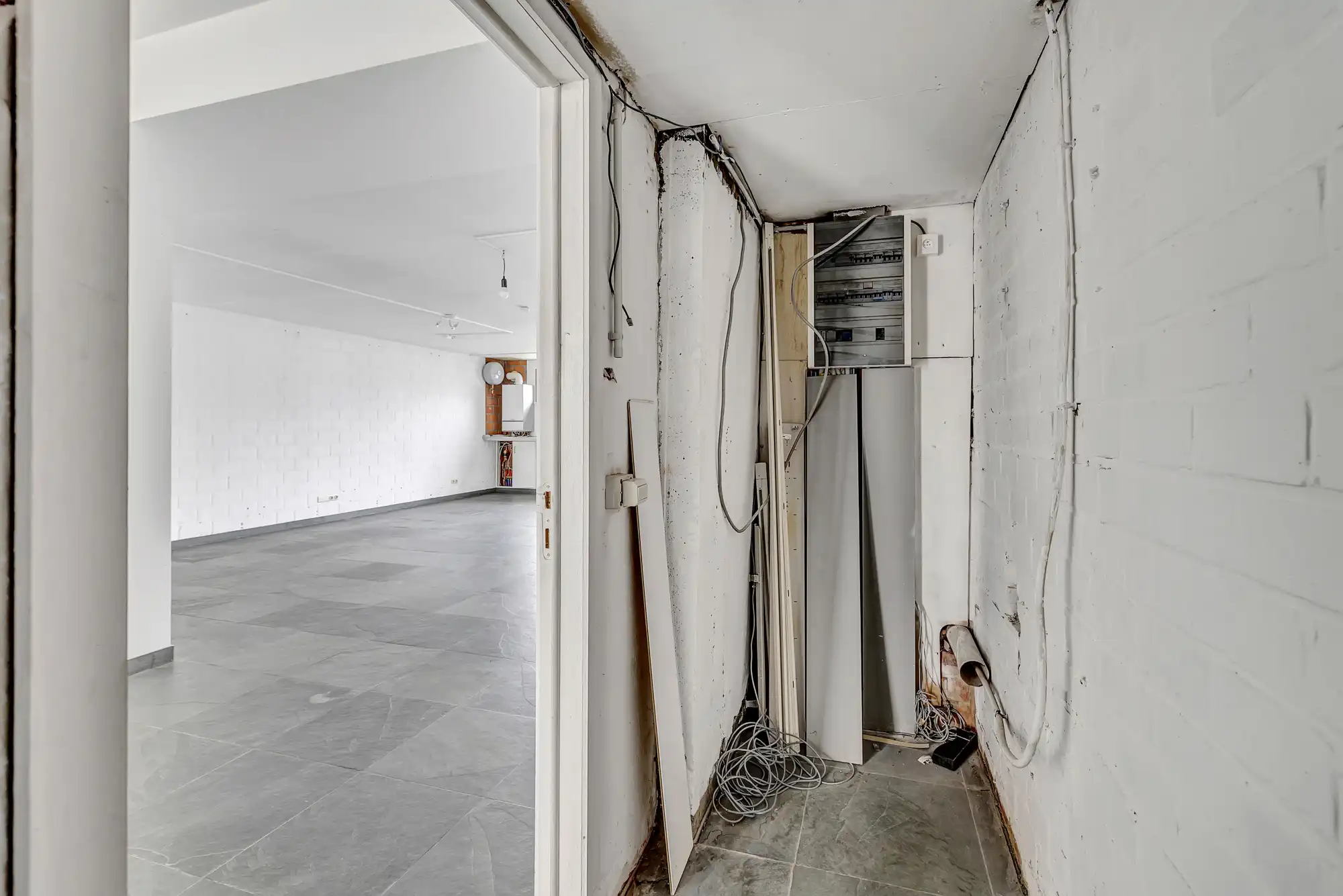 Veelzijdige handelsruimte op centrale ligging met garagebox foto 14