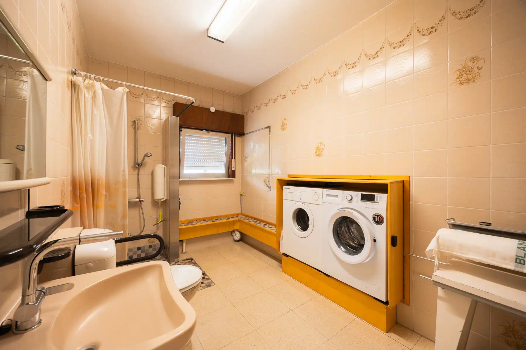 Karaktervolle villa met veel potentieel op een riant perceel foto 13