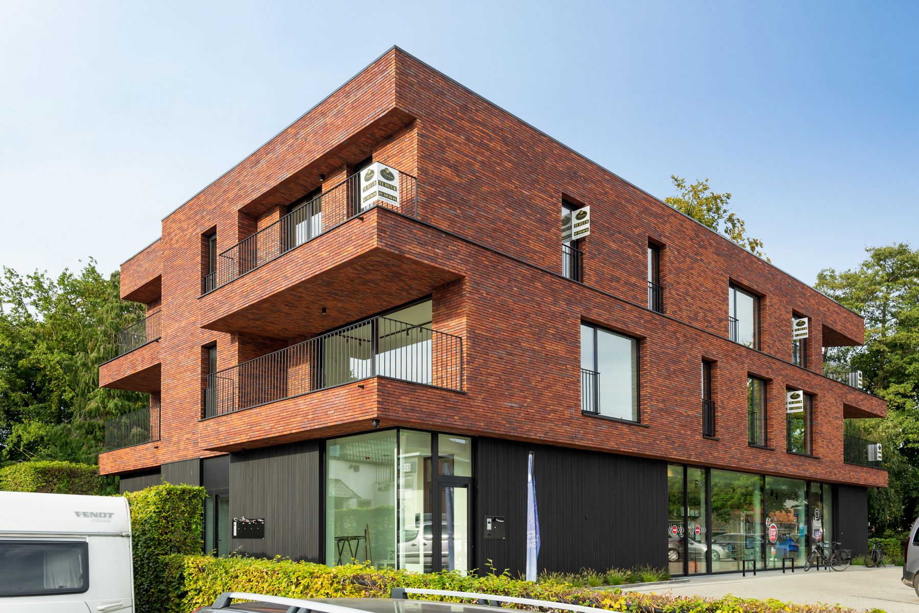 Recent appartement op 2de verdieping in een gebouw met lift. foto 2