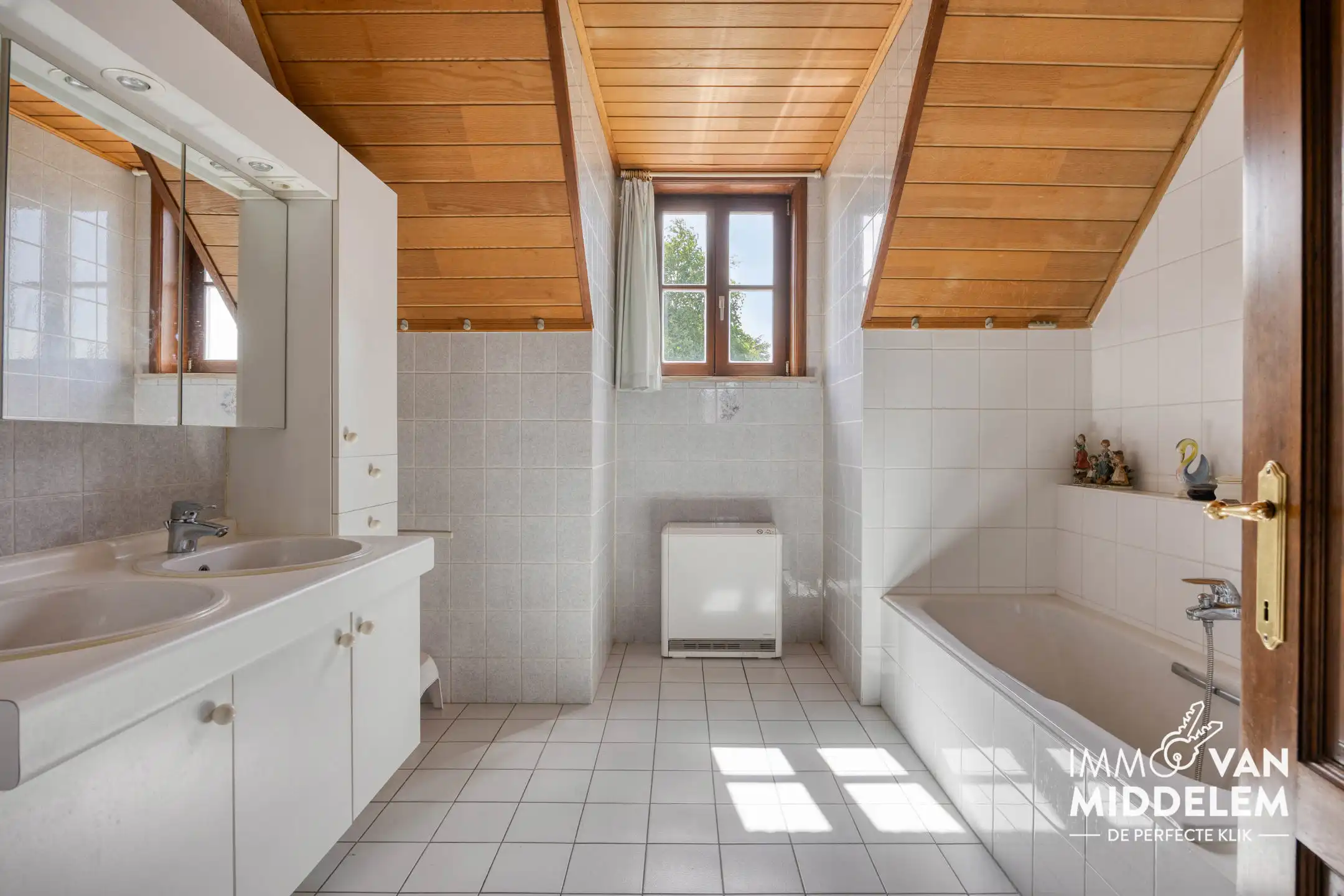 ZEER GOED ONDERHOUDEN WONING MET 4 KAMERS EN GROTE TUIN foto 15