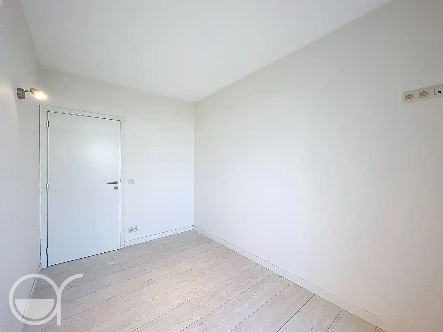 Ruim gelijkvloers appartement met twee slaapkamers, grote tuin én garagebox foto 12