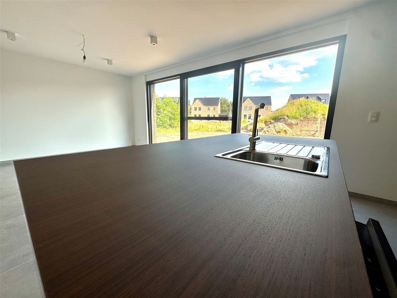 Prachtige, energiezuinige nieuwbouwwoning met 20 zonnepanelen, 3 slaapkamers en tuin op een rustige locatie nabij Maaseik foto 9