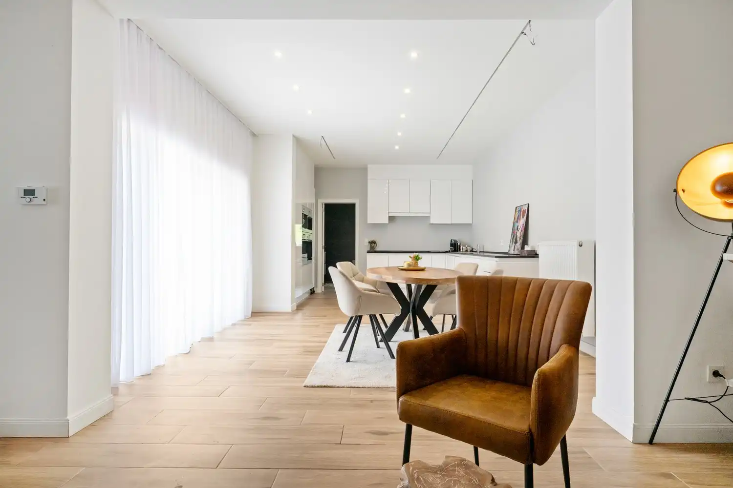 Recent gerenoveerde woning met 4 slpkrs en tuin foto 4