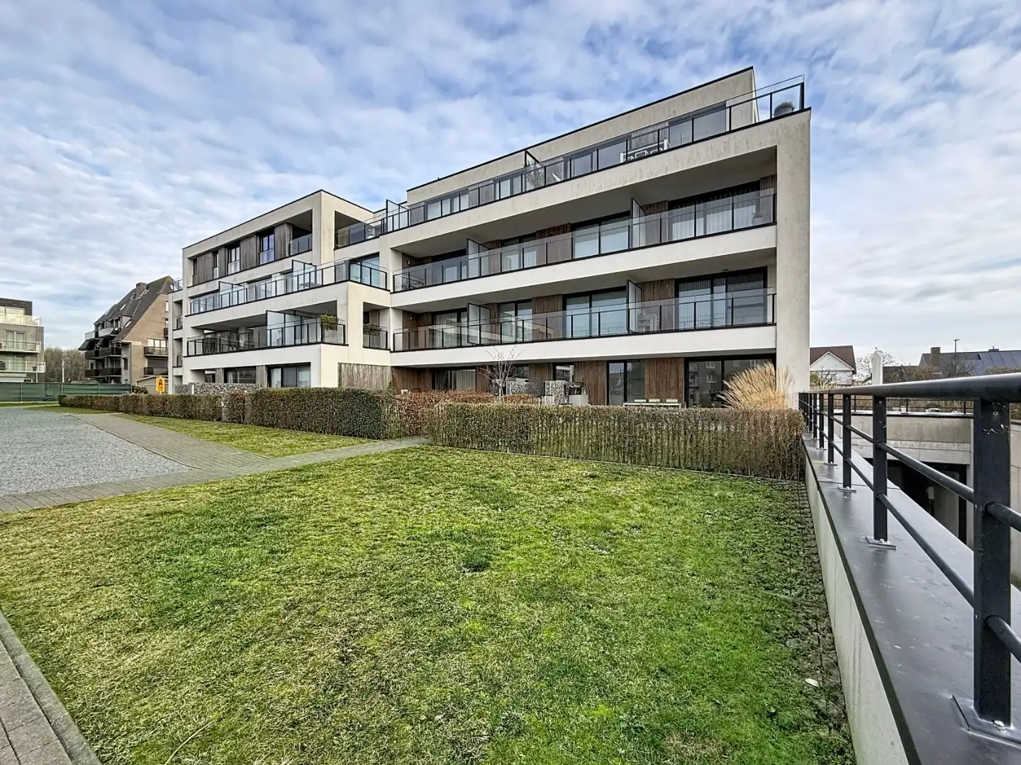 Schitterend appartement met tuin op topligging aan zee  in Bredene foto {{pictureIndex}}