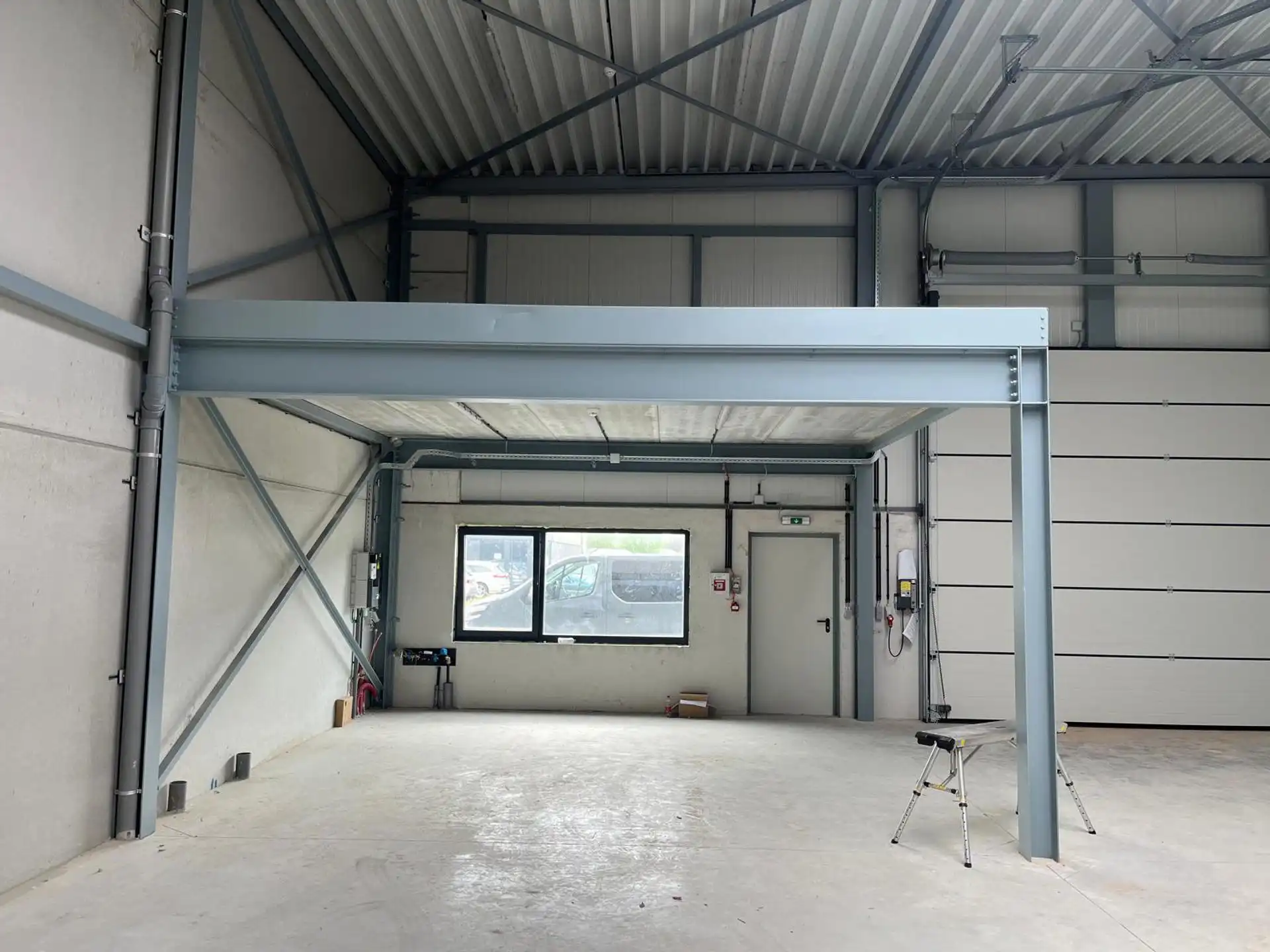 Ranst magazijn 230m² met mezzanine 30m² foto 4