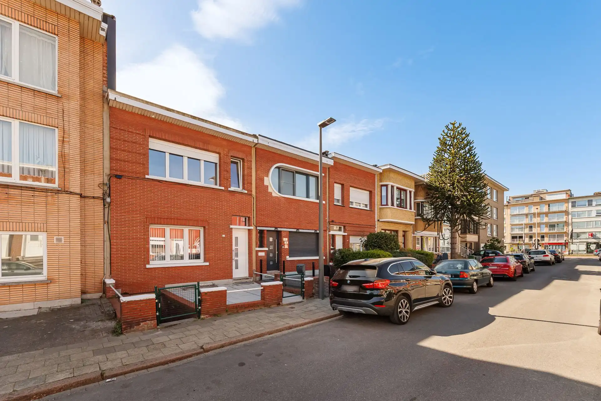 Instapklare gezinswoning met 3 slaapkamers foto {{pictureIndex}}