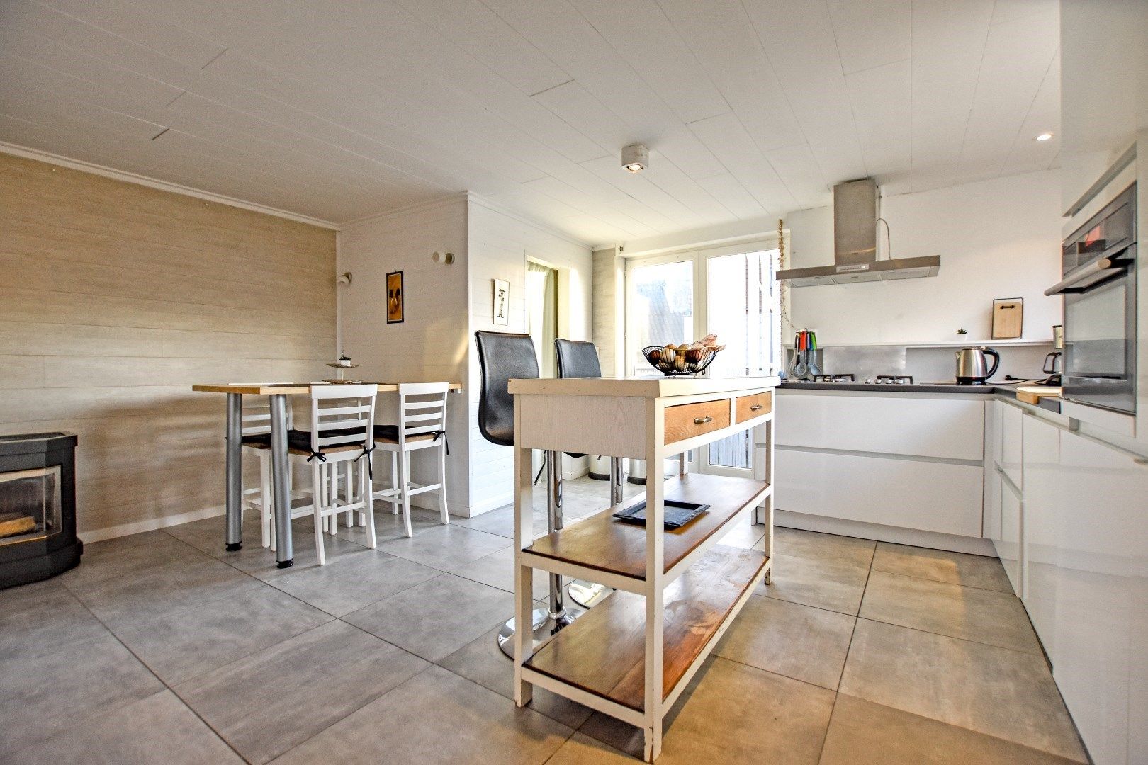 Ruime half open bebouwing te centrum Veurne! foto 7