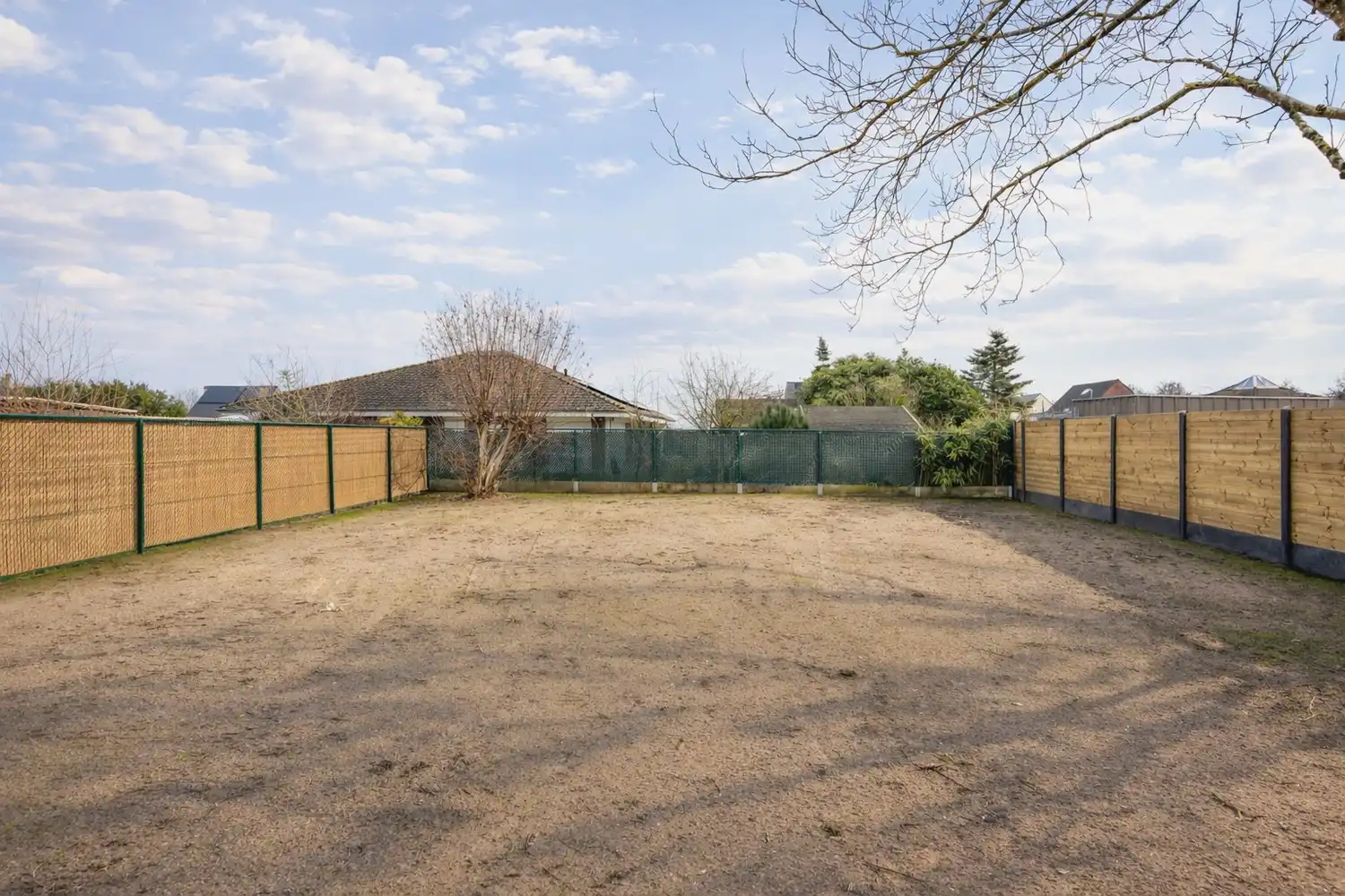 Gerenoveerde gezinswoning met 4 slaapkamers, garage en grote zonnige tuin rustig gelegen vlakbij het centrum van Lochristi. foto 17