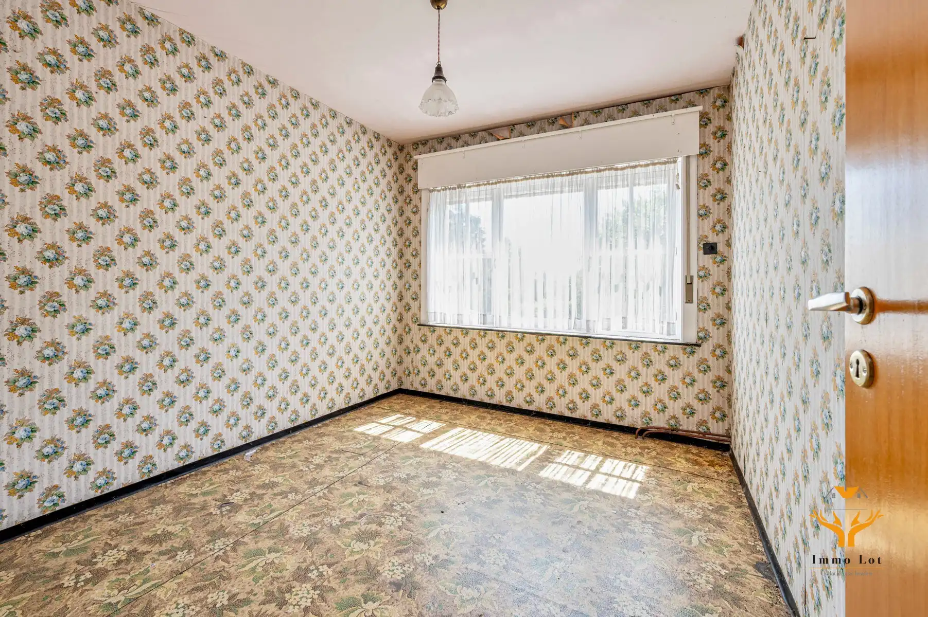 Ruime woning met dubbel magazijn en uitzonderlijk veel potentieel foto 12