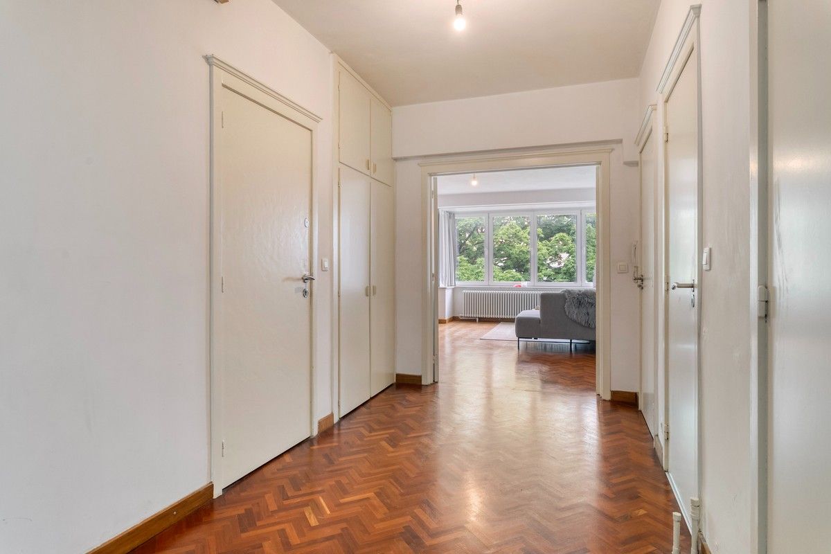 Goed onderhouden, ruim twee slaapkamer appartement met terras foto 6