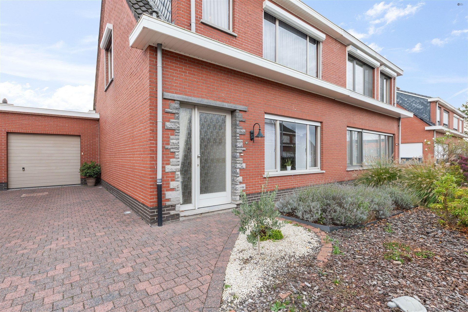 Half open bebouwing foto 17