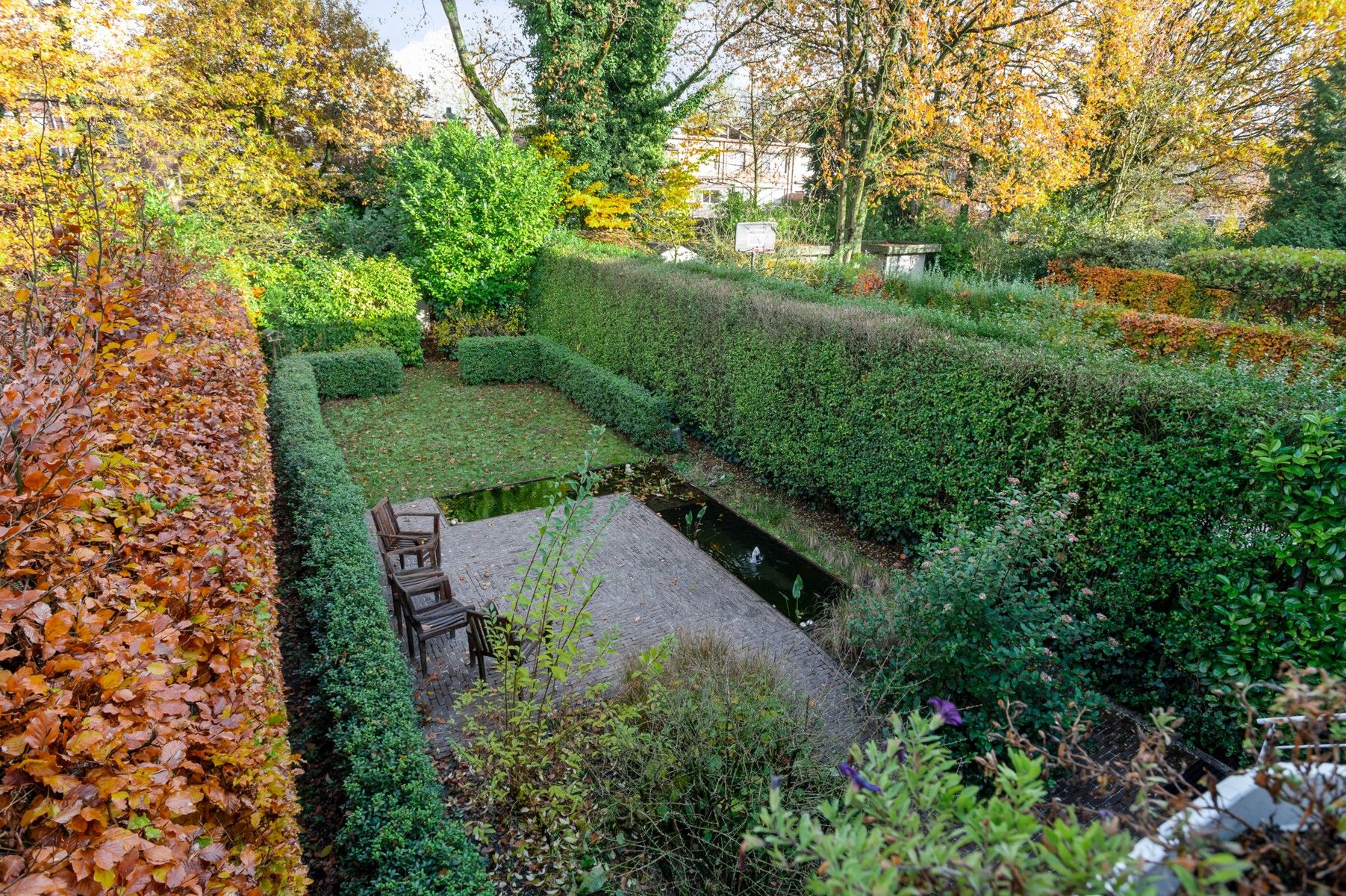 Ruime gezinswoning met 4 slaapkamers, terras en gezellige tuin in een rustige buurt foto 13