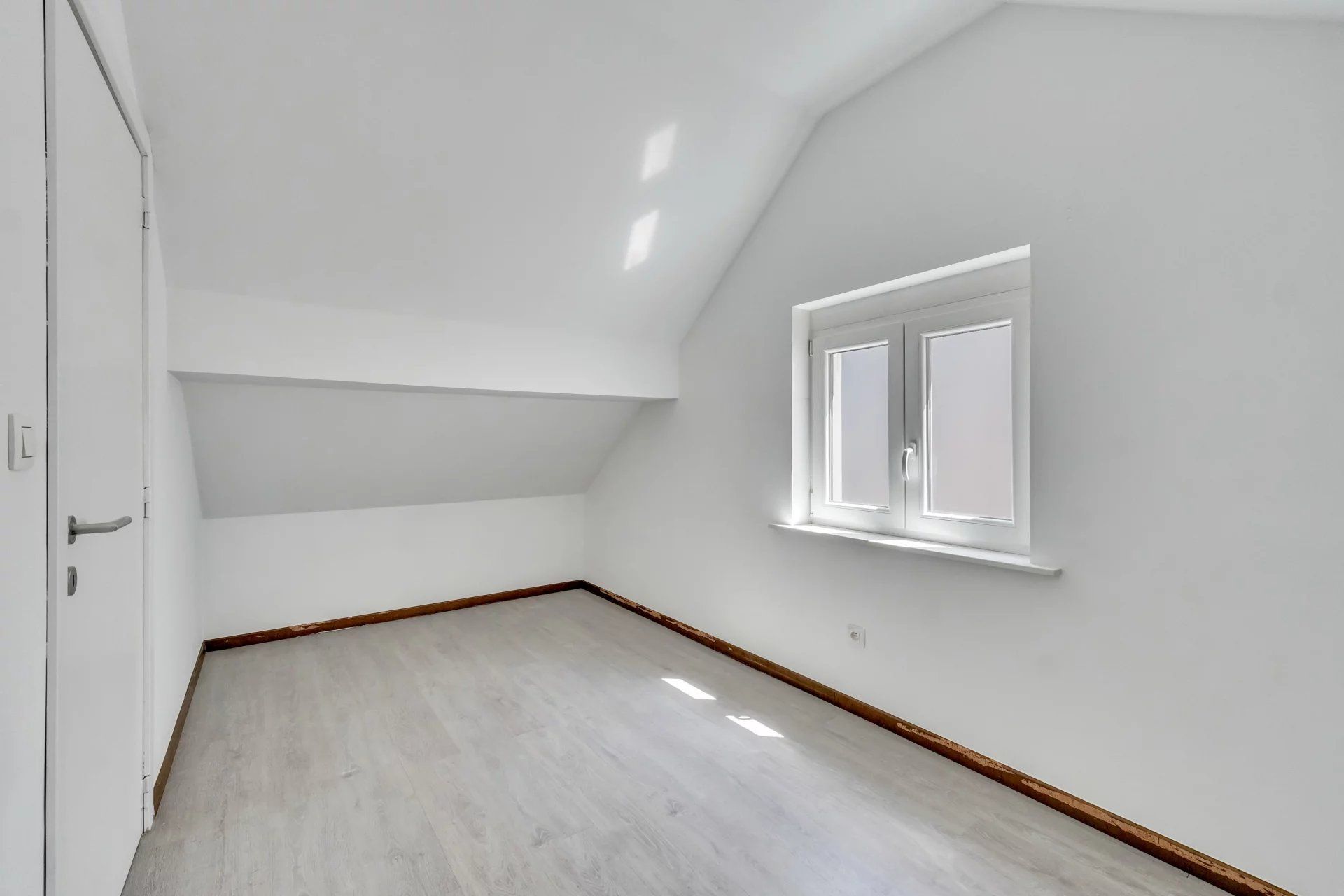 Gerenoveerde woning aan de stadsrand foto 12
