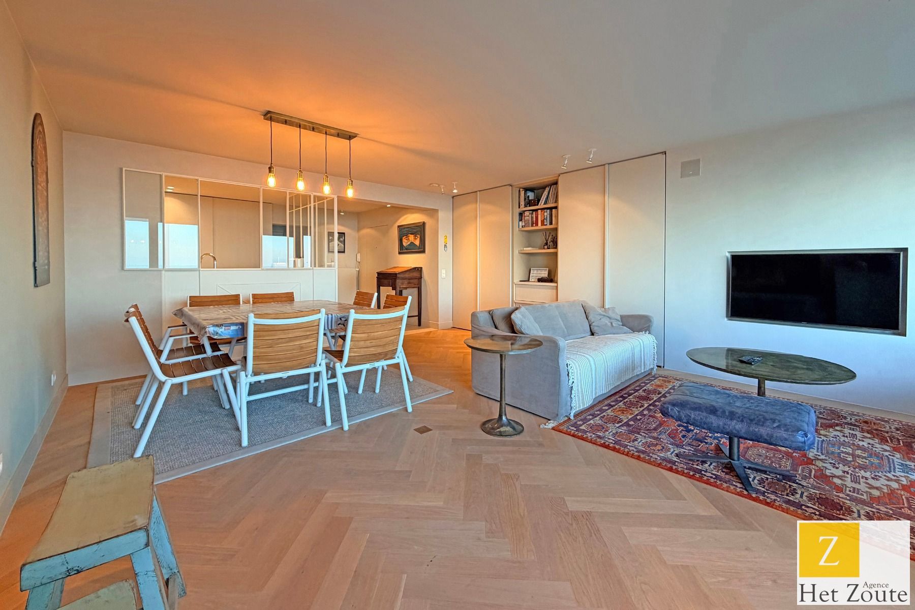 Appartement uitstekende staat -frontaal zeezicht-  Het Zoute foto {{pictureIndex}}