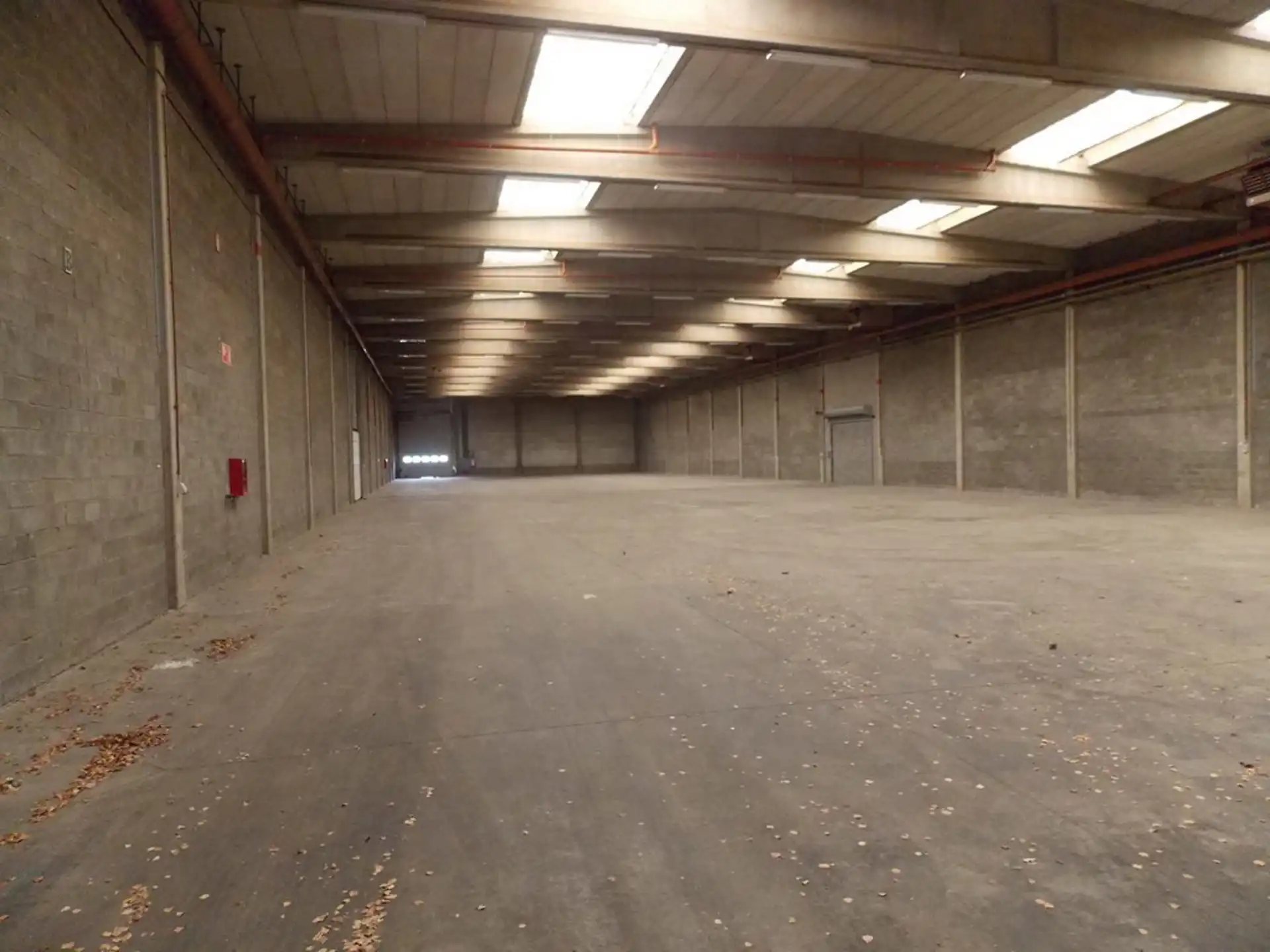 Haven magazijn 1.863m² met 561m² modern kantoor foto 2