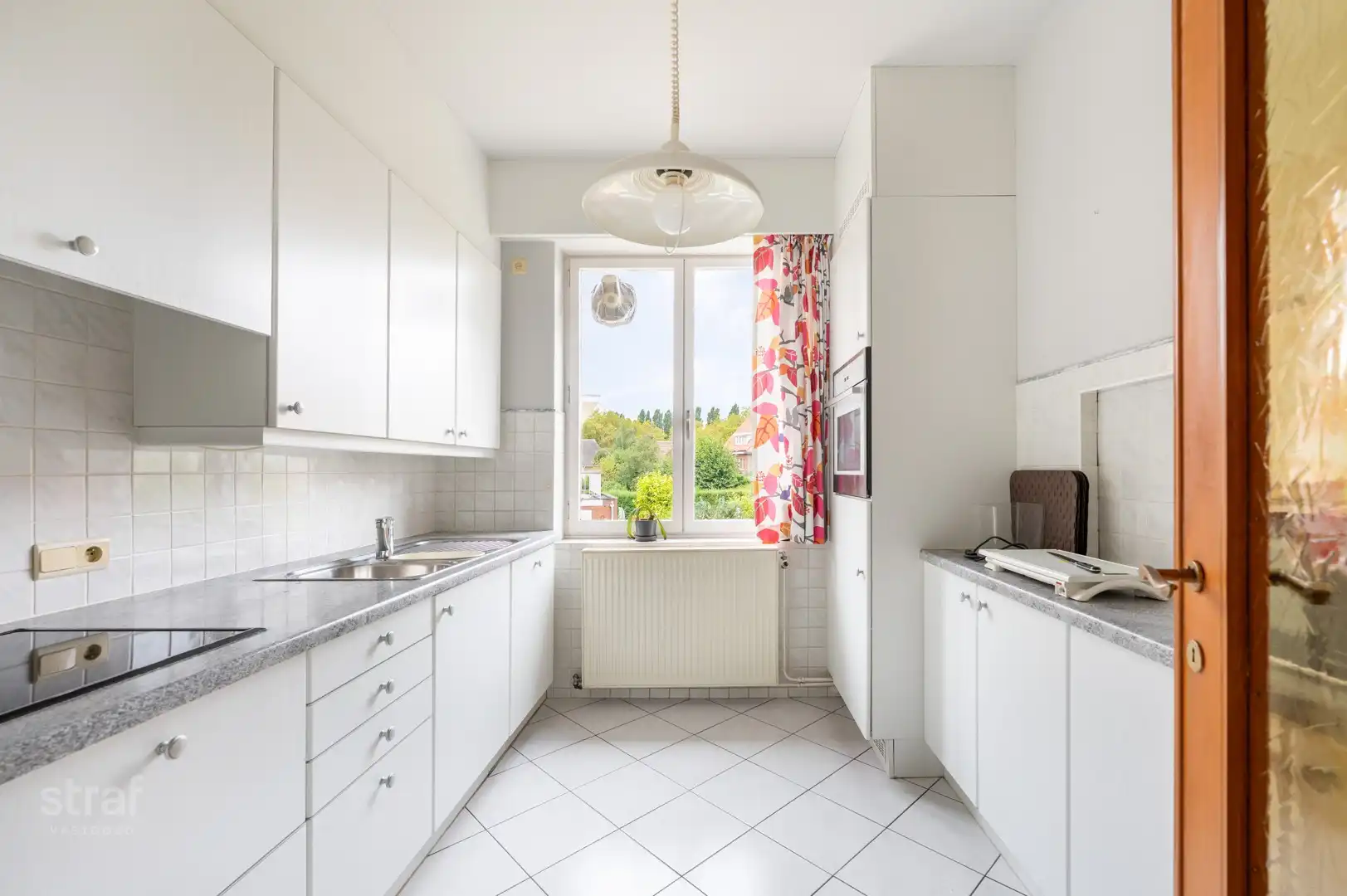 Bel-etage met drie ruime slaapkamers en een gezellige tuin foto 5