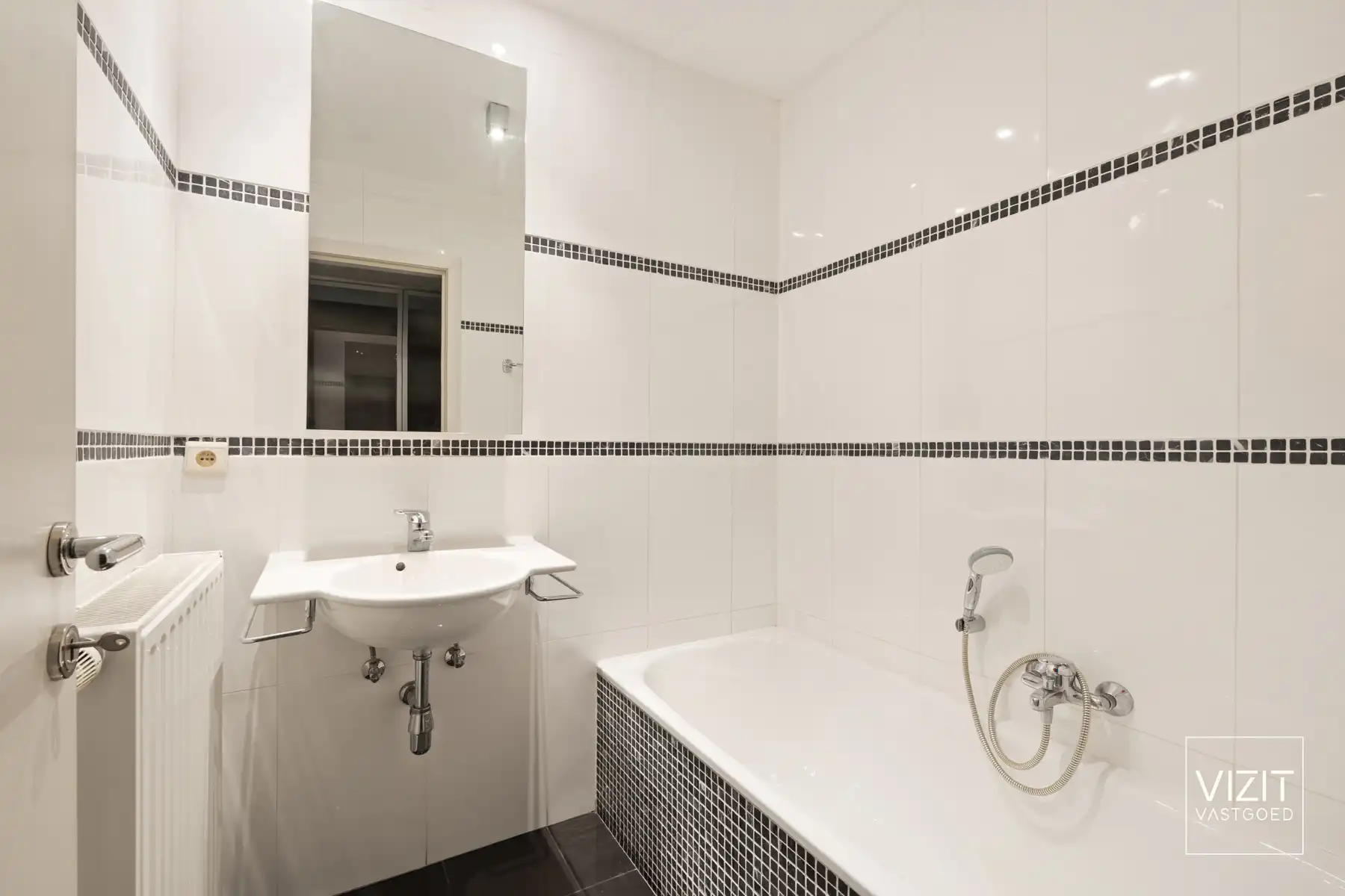 Appartement met twee slaapkamers en garage!  foto 7