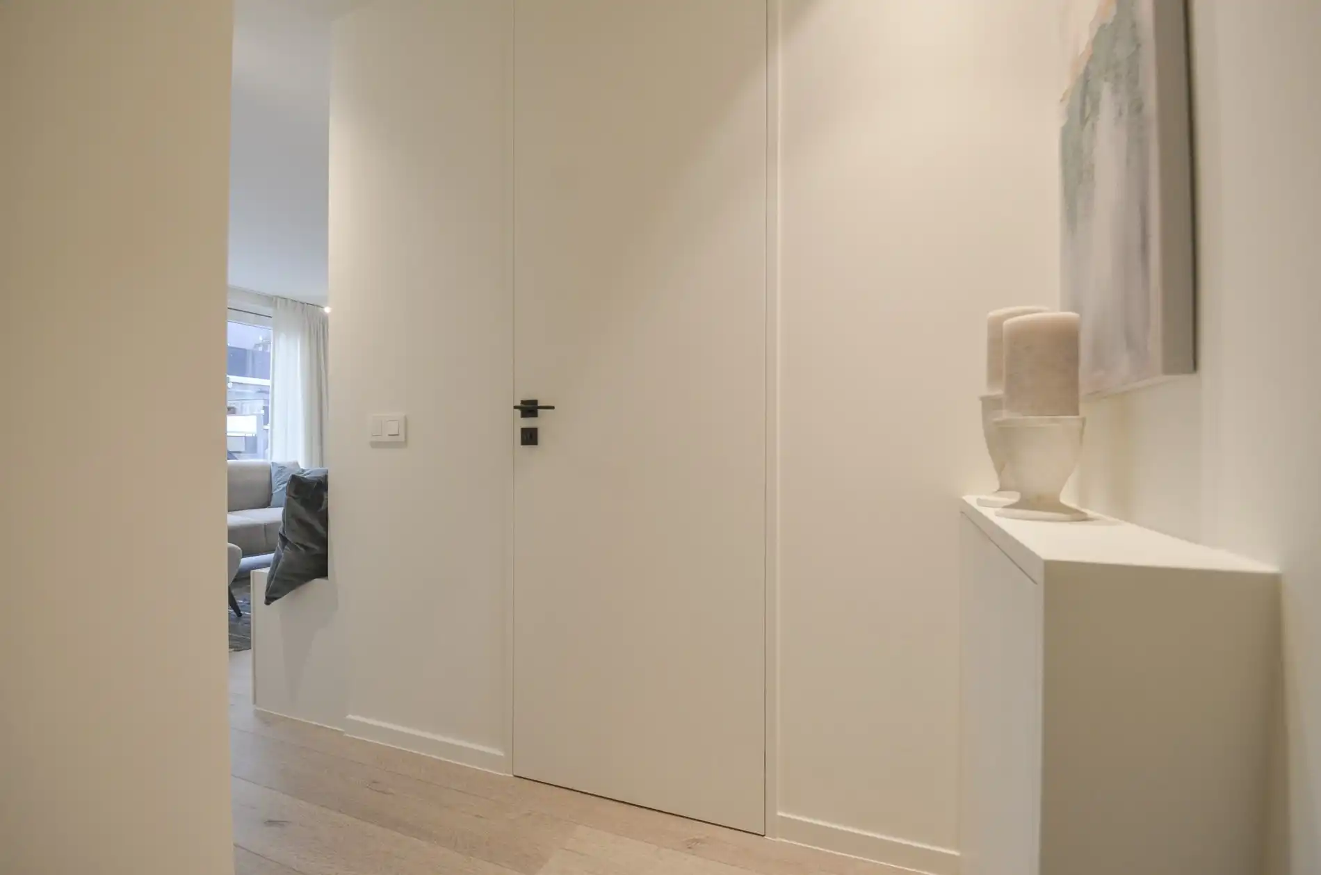 Volledig gerenoveerde penthouse met twee ruime terrassen (+/- 50 m²) gelegen op een boogscheut van de zee. foto 13