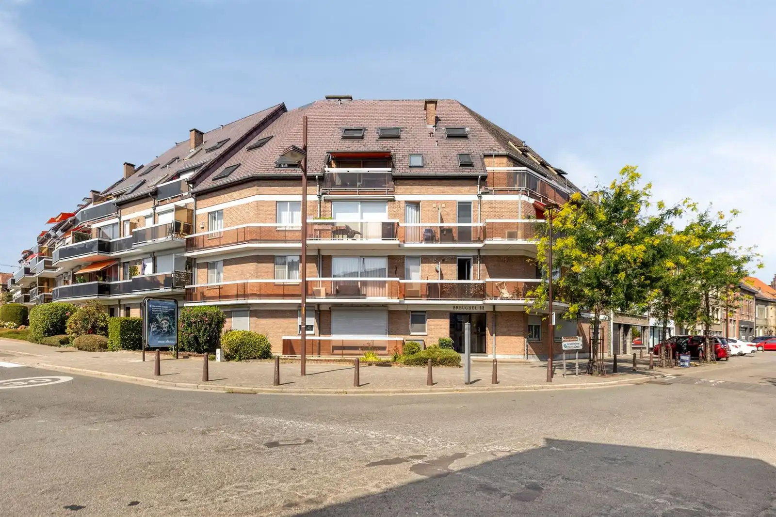 Groot 2-kamer appartement van 105 m² foto 3