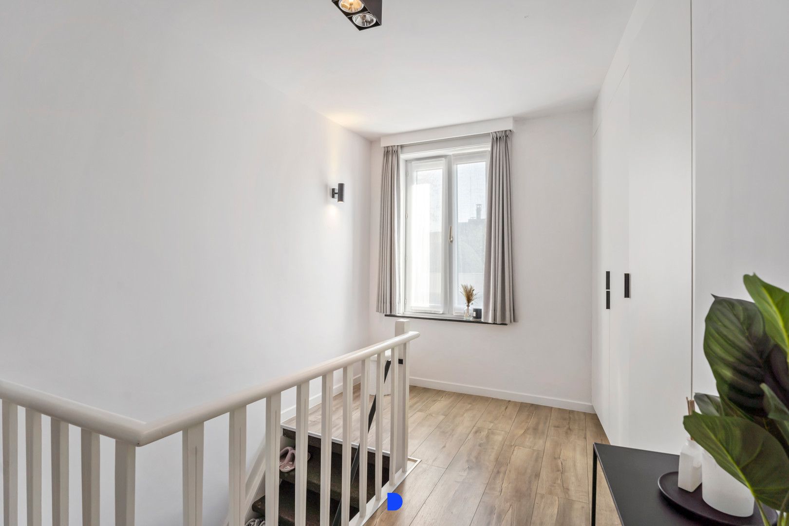 Instapklare kantoorruimte met appartement centrum Meulebeke foto 13