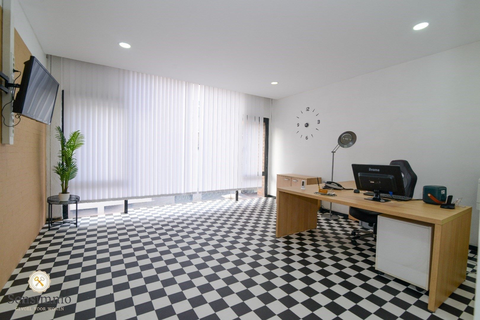 Handelsruimte in het hartje van Genk foto 7