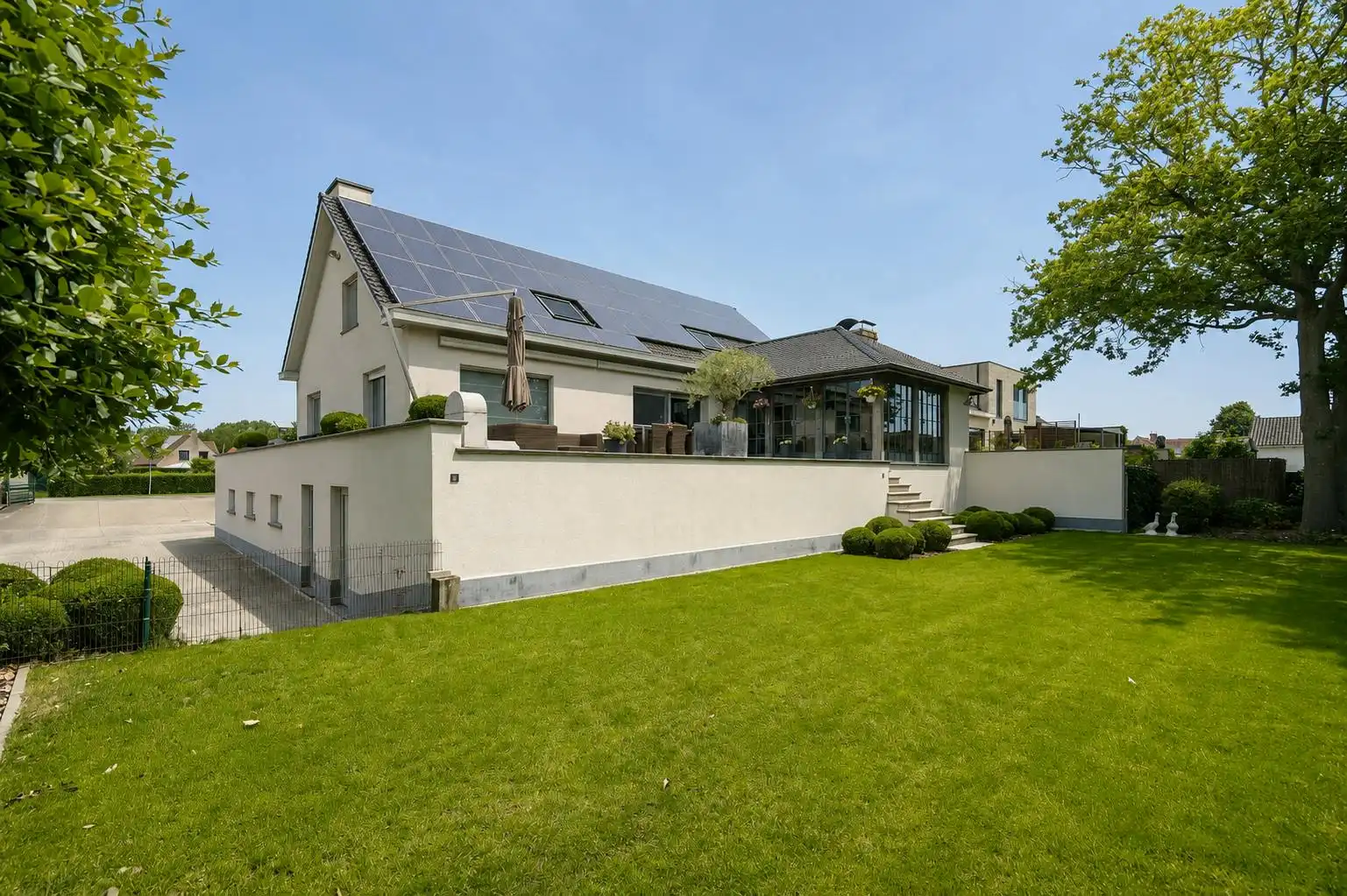 Exclusieve instapklare villa met ruime tuin in Oostduinkerke foto 4