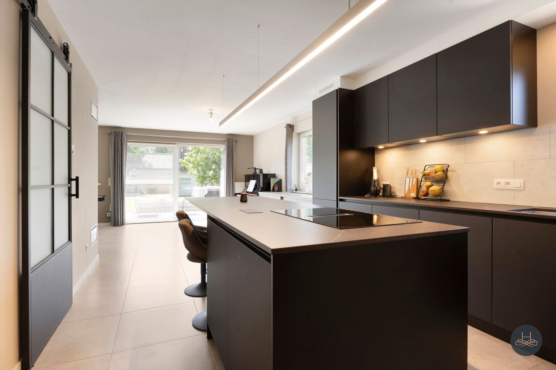 Rustig gelegen, zuinige, moderne open woning met ruime tuin foto 13