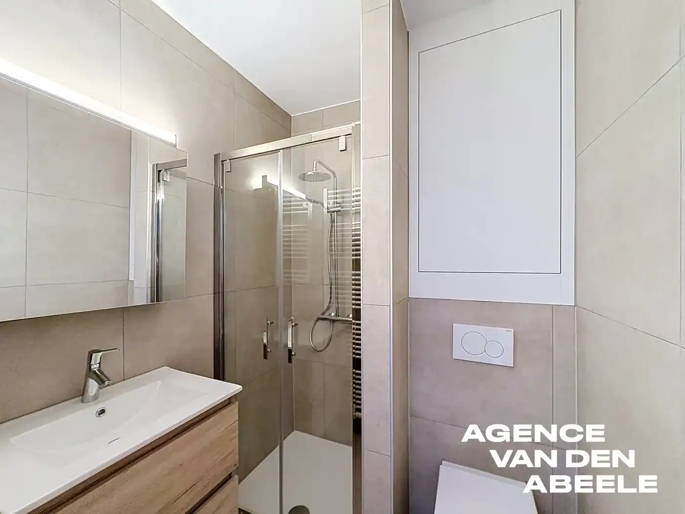 Gerenoveerd appartement met 2 slaapkamers en terras foto 8