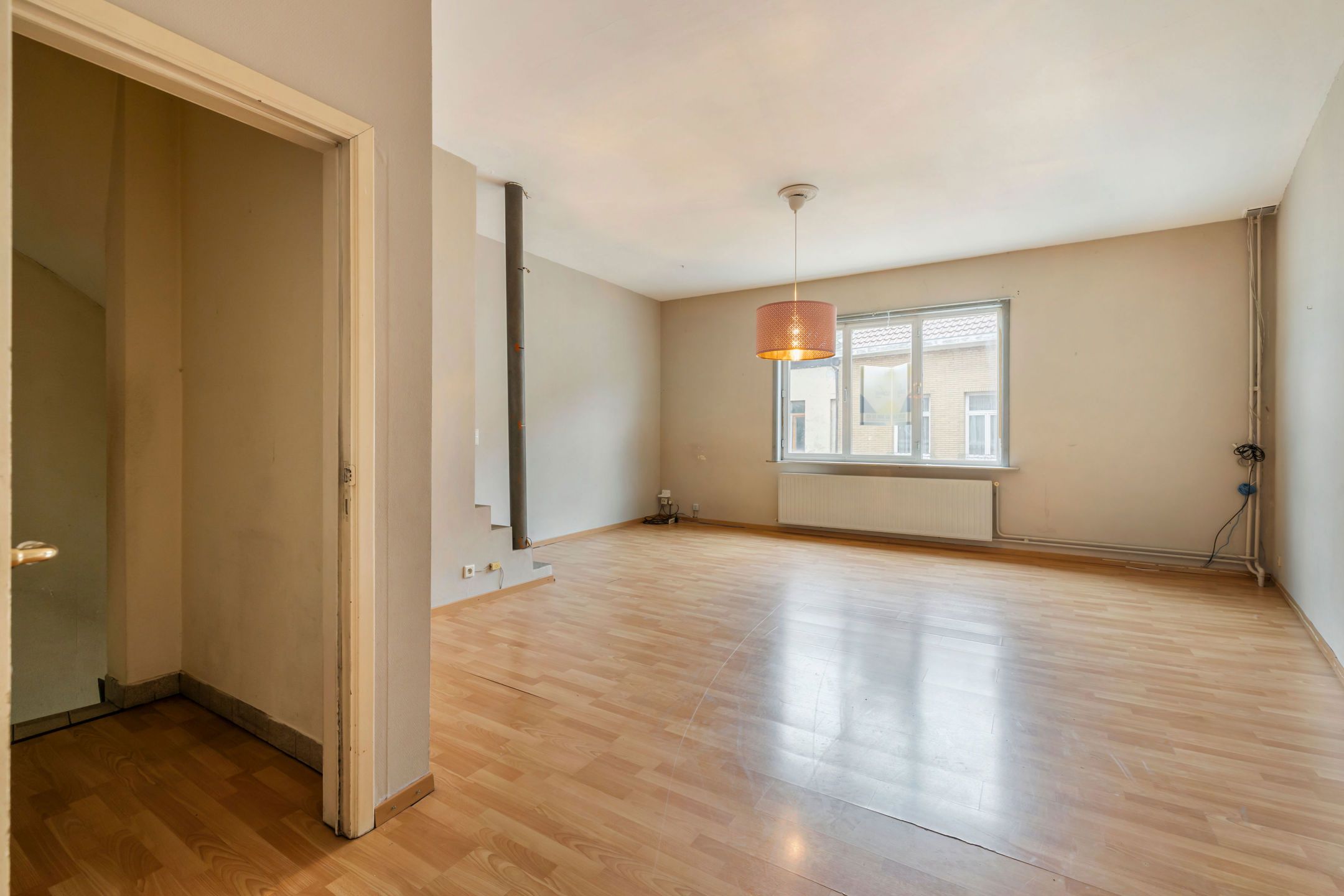 Wel gelegen commerciële ruimte en duplex appartement met tuin foto 6