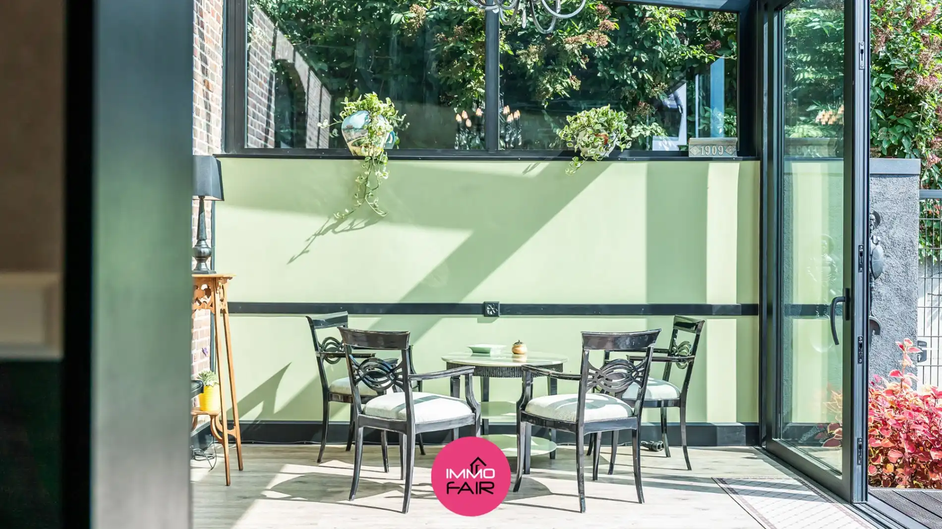 Karaktervolle herenwoning met vier slaapkamers en glazen tuinkamer foto 12