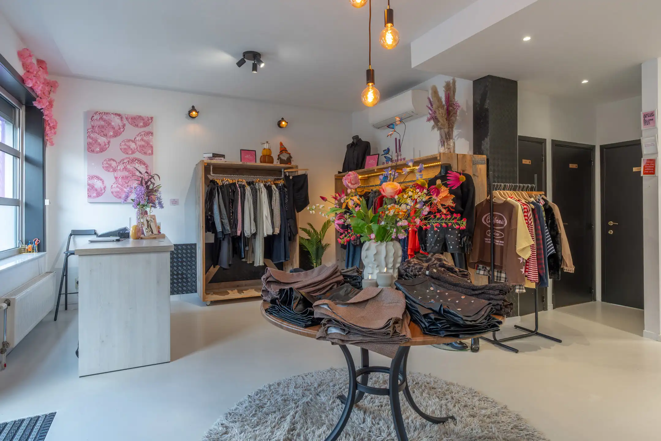 Voormalige winkel met garage, mogelijkheid tot 3 slpk woning foto 4