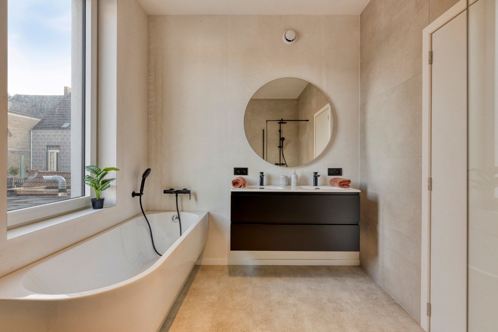 Instapklare stadswoning met 3 slaapkamers en tuintje!  foto 10