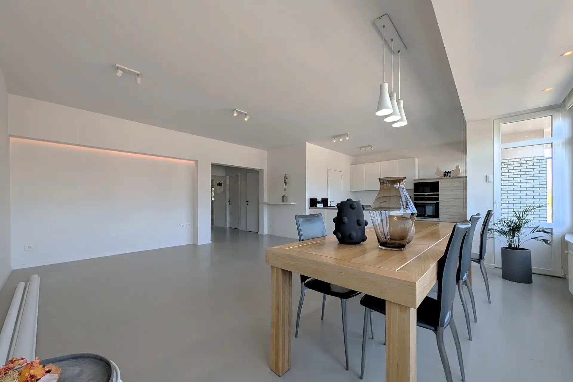 Instapklaar gerenoveerd appartement met 2 slaapkamers en 2 terrassen foto 2