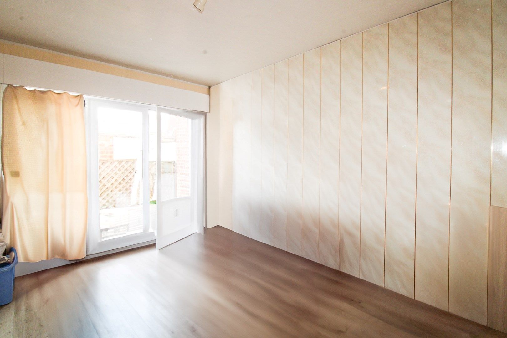 Uitzonderlijk ruim en centraal gelegen gelijkvloers appartement met drie slaapkamers, tuin én garage te koop in Deurne! foto 10