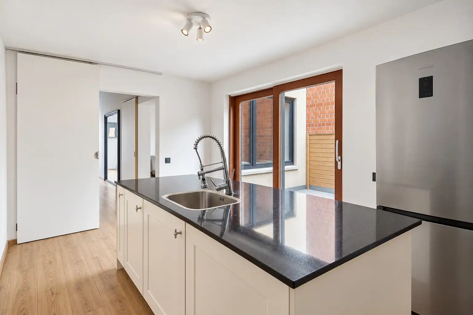 Vernieuwde woning met 5 slaapkamers te Zeebrugge foto 8